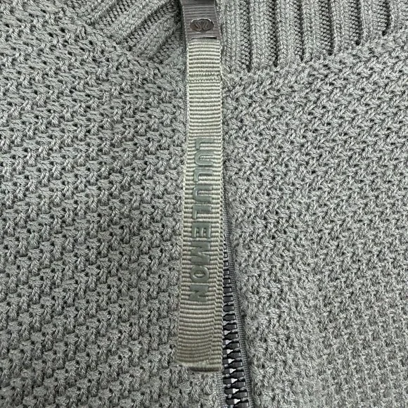 Lululemon On The Go Poncho Grey Sage Women One Size Multifunctional Layering - Picture 5 of 9